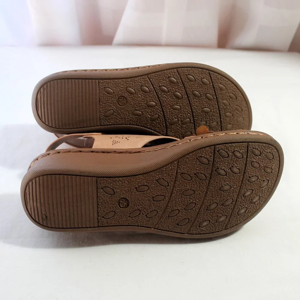 Forever Comfort Tan/Beige Sandals w/ Flowers, Size 6.5, Like New
